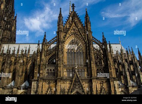  Der Kölner Dom: Symbol der mittelalterlichen Religiosität und Triumph des menschlichen Geistes